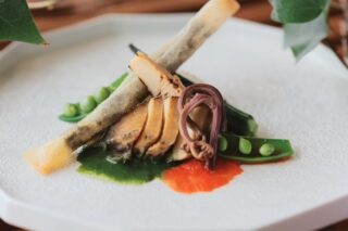 ⁣
〜新プランのお知らせ〜⁣
⁣
今回はなんと…⁣
豪華2大食材を楽しむ⁣
和食会席「あわび」×「鹿児島黒毛和牛」で登場‼️⁣
前回の「伊勢海老」に続く第二弾です⭐︎⁣
⁣
"指宿旬野菜”と"あわび”を使った色鮮やかなソテー⁣
アワビには、良質なたんぱく質と⁣
細胞を再生し若さを保つコラーゲンが豊富だとか⁣
『美と健康』にもぴったりな食材です♡⁣
⁣
どうぞ豪華2大食材をお楽しみください⁣
⁣
なんだか好評の予感･･･⁣
たくさんのご予約お待ちしております♪⁣

------------------------------------
ご予約はお電話からでも承ります😊⁣
お気軽にお電話くださいませ⁣
【予約受付時間】9:00～17:00⁣
------------------------------------

#指宿ロイヤルホテル #ibusukiroyalhotel #指宿 #指宿温泉 #指宿観光 #鹿児島 #鹿児島観光 #温泉旅行 #女子旅 #あわび #和食屋 #会席料理 #日本食